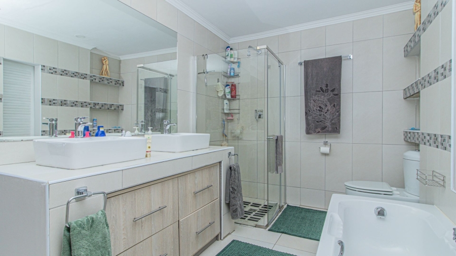 4 Bedroom Property for Sale in Perlemoenbaai Western Cape